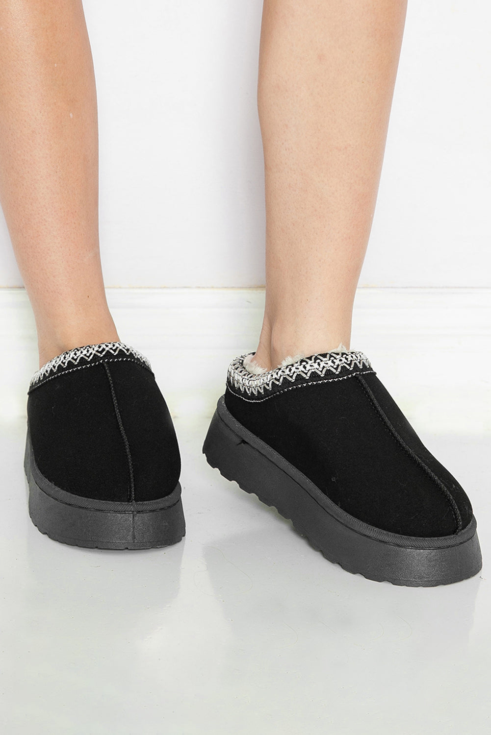 Women's Black Contrast Print Plush Lined Snow Boots - Cozy Suede Winter Footwear for Cold Weather Adventures