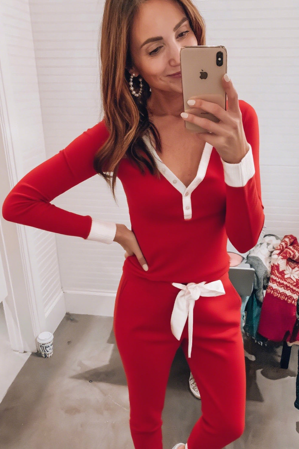 Women's Fiery Red V-Neck Button Top & Bow Knot Lounge Pants Set - Stylish 2-Piece Comfortable Outfit for Casual Wear