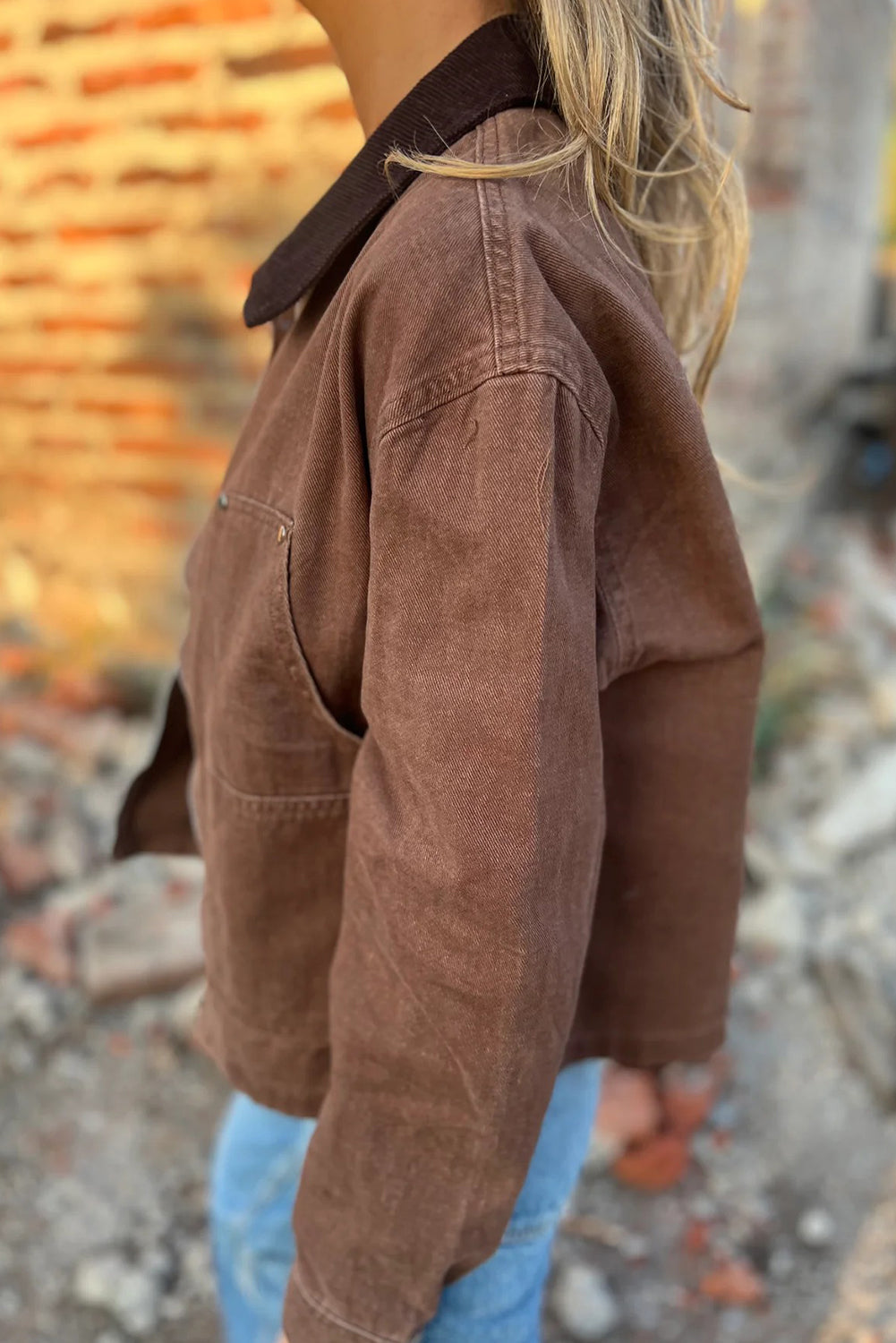 Stylish Women's Coffee Corduroy Collared Denim Jacket with Zipper - Comfortable, Versatile Outerwear for Every Occasion