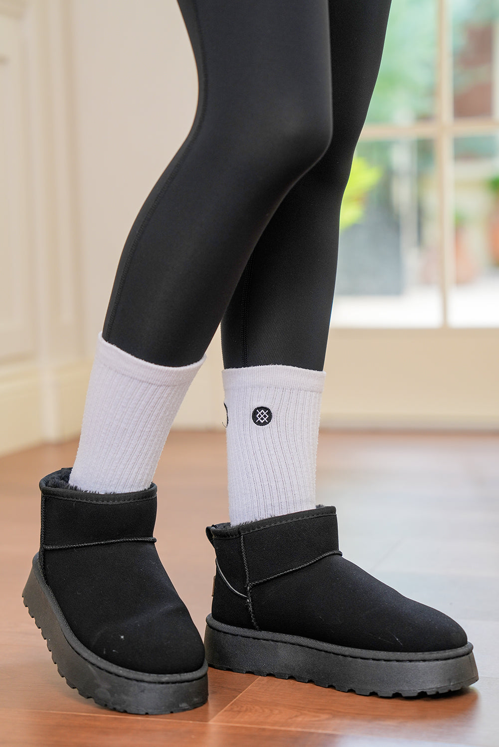 Women's Cozy Black Faux Fur-Lined Suede Ankle Snow Boots for Stylish Winter Comfort and Warmth