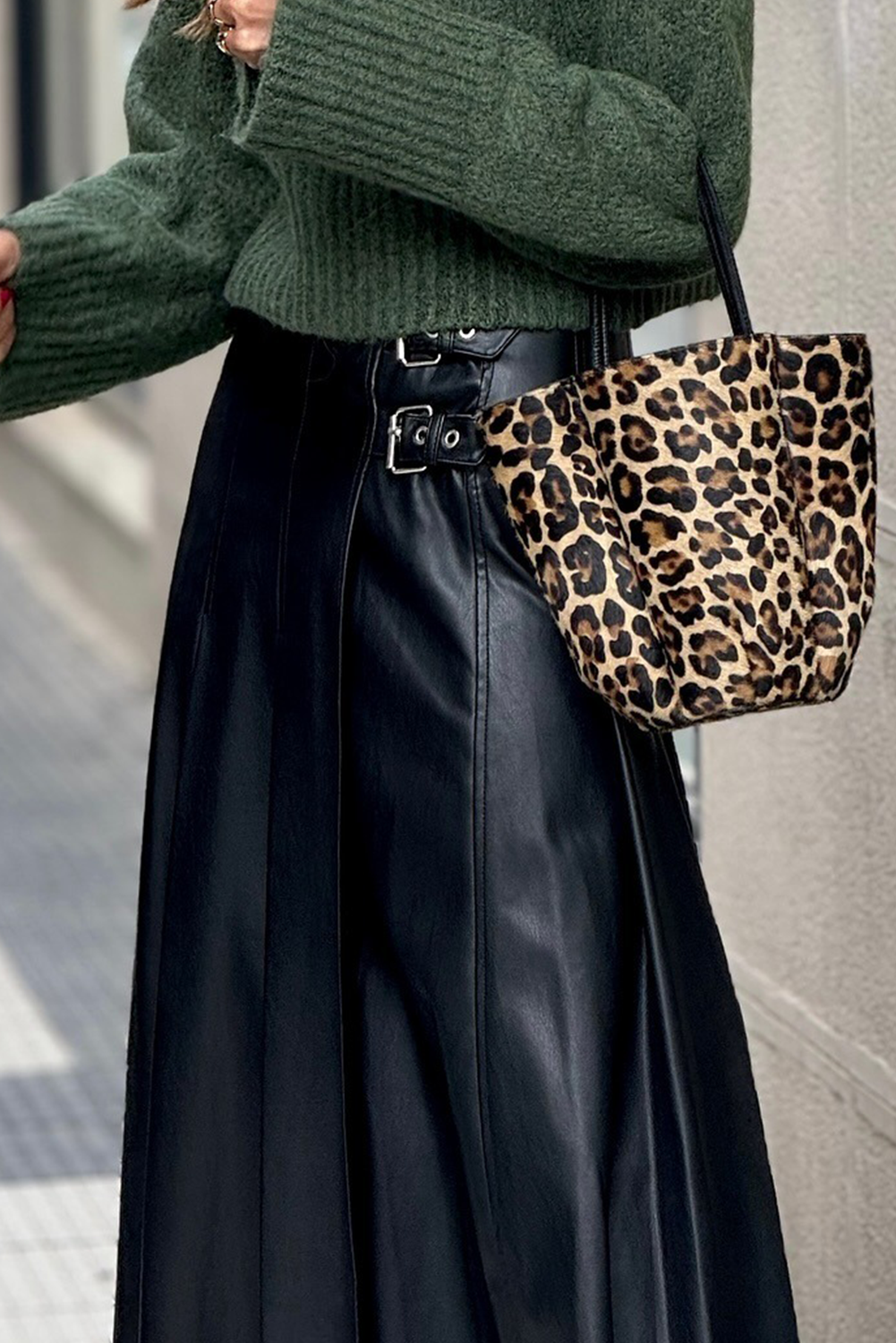 Chic Black Faux Leather Midi Skirt for Women with Retro Buckle and Pleated Flare - Effortless Stylish Look
