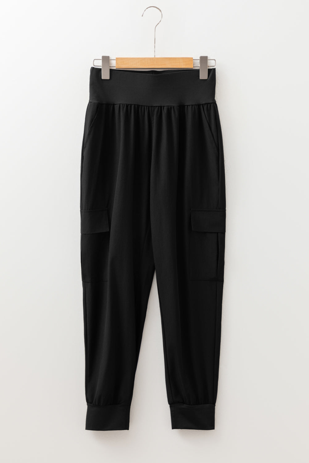 Chic Black Jogger Pants for Women - Cozy Fit with Pockets, Ideal for Casual Outings and Active Lifestyle