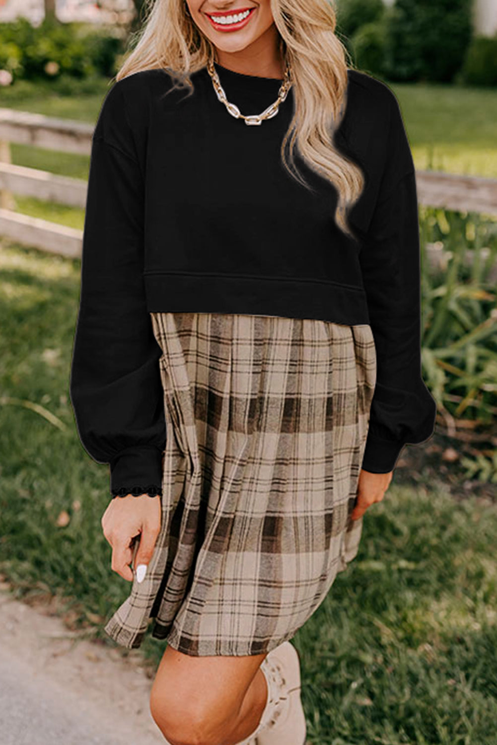 Stylish Women's Plaid T-Shirt Dress in Relaxed Fit Ideal for Casual Outings and Summer Gatherings