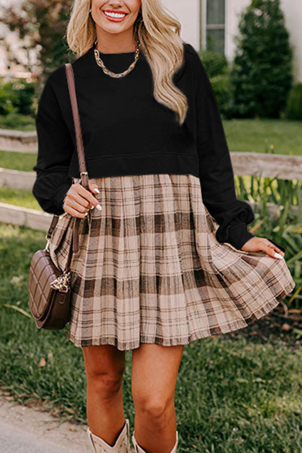 Stylish Women's Plaid T-Shirt Dress in Relaxed Fit Ideal for Casual Outings and Summer Gatherings