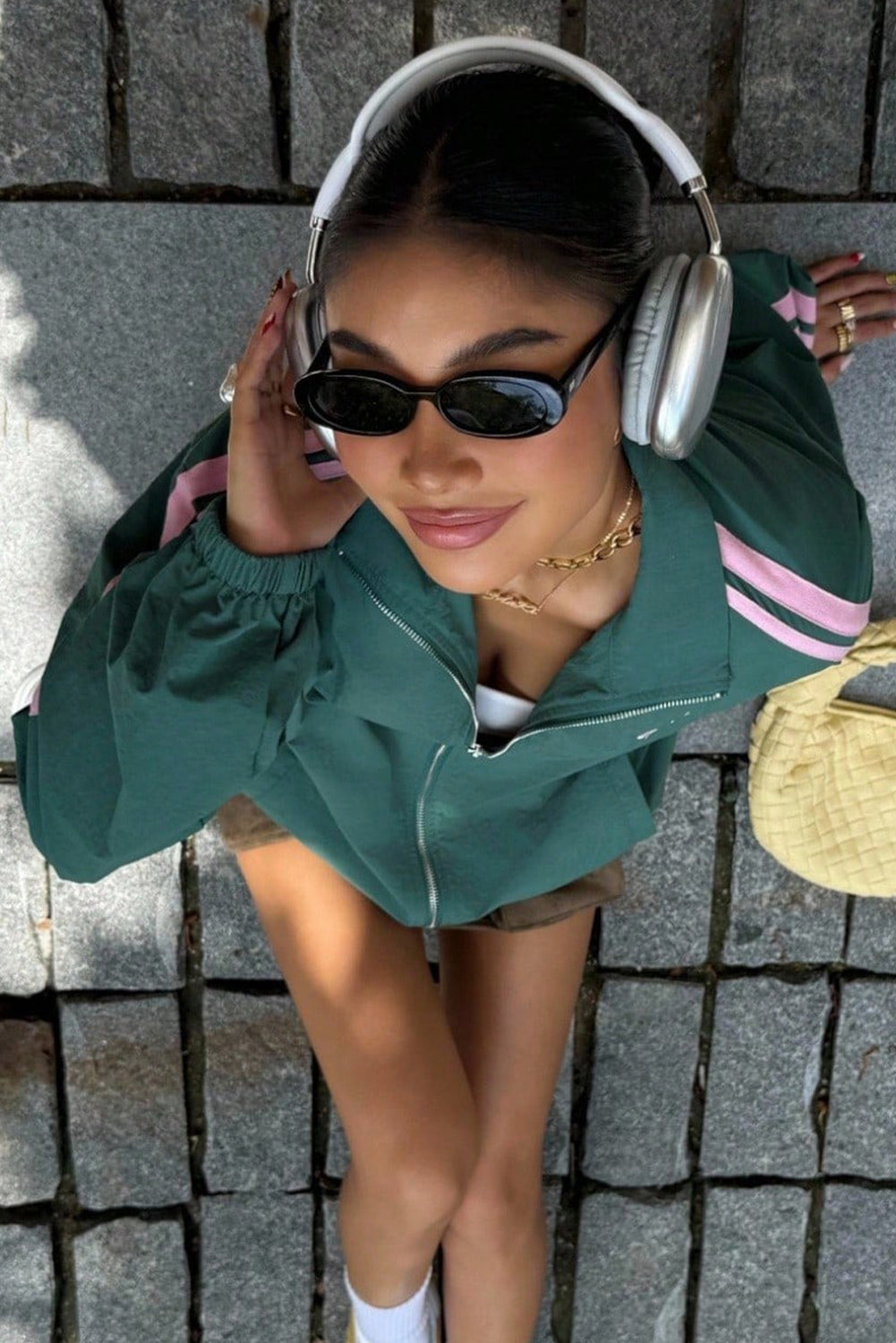 Women's Cozy Bow Embroidered Zip-Up Sweatshirt Jacket in Stylish Fit for Casual Chic Outfits - Perfect for Everyday Wear