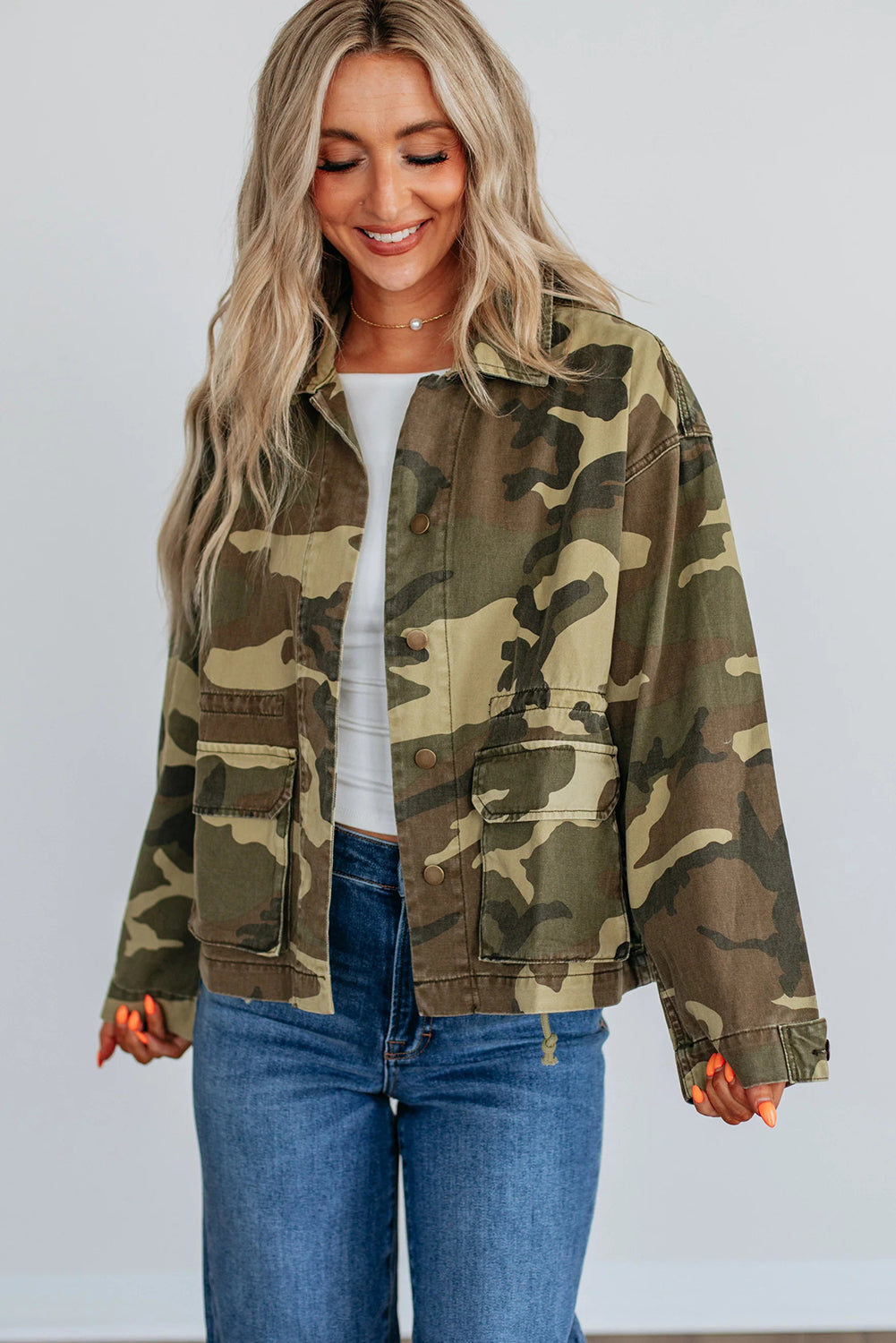 Women's Green Retro Camouflage Denim Jacket with Flap Pockets and Button Closure Stylish Casual Outerwear