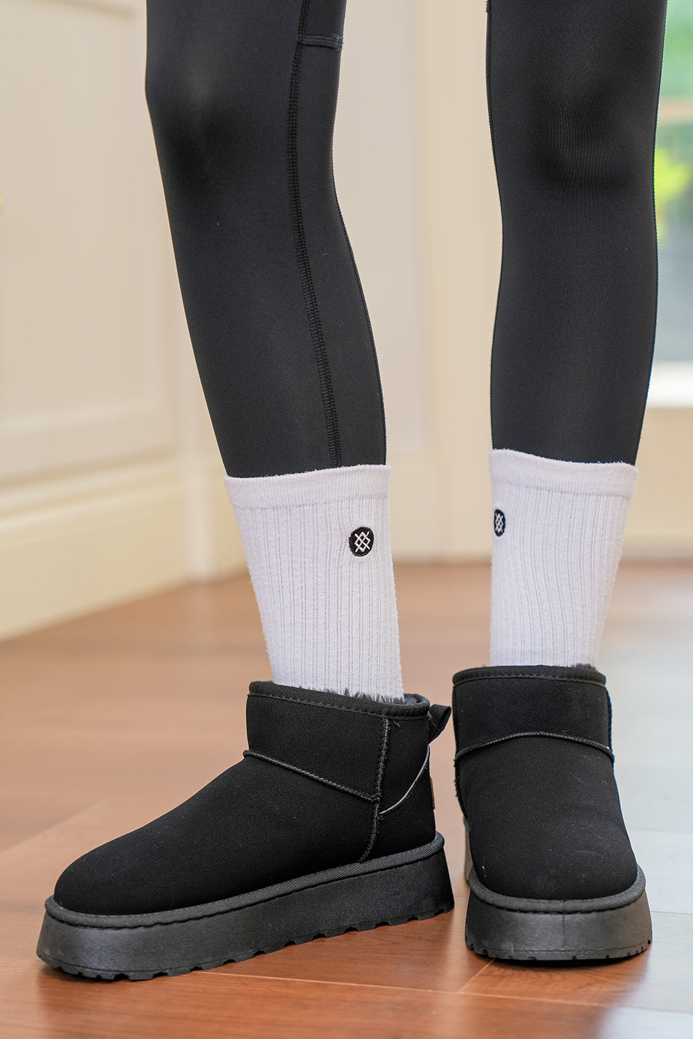 Women's Cozy Black Faux Fur-Lined Suede Ankle Snow Boots for Stylish Winter Comfort and Warmth