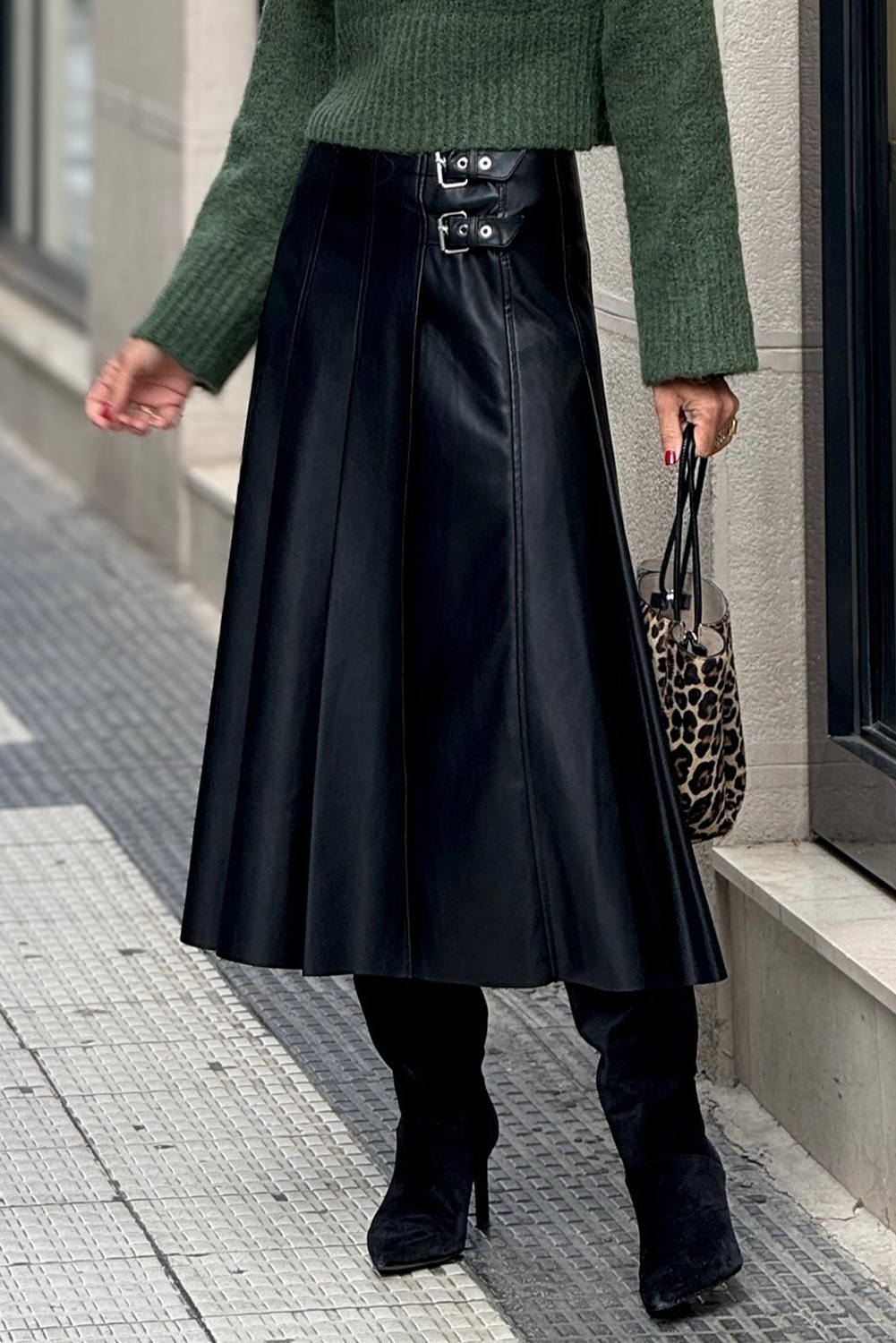 Chic Black Faux Leather Midi Skirt for Women with Retro Buckle and Pleated Flare - Effortless Stylish Look