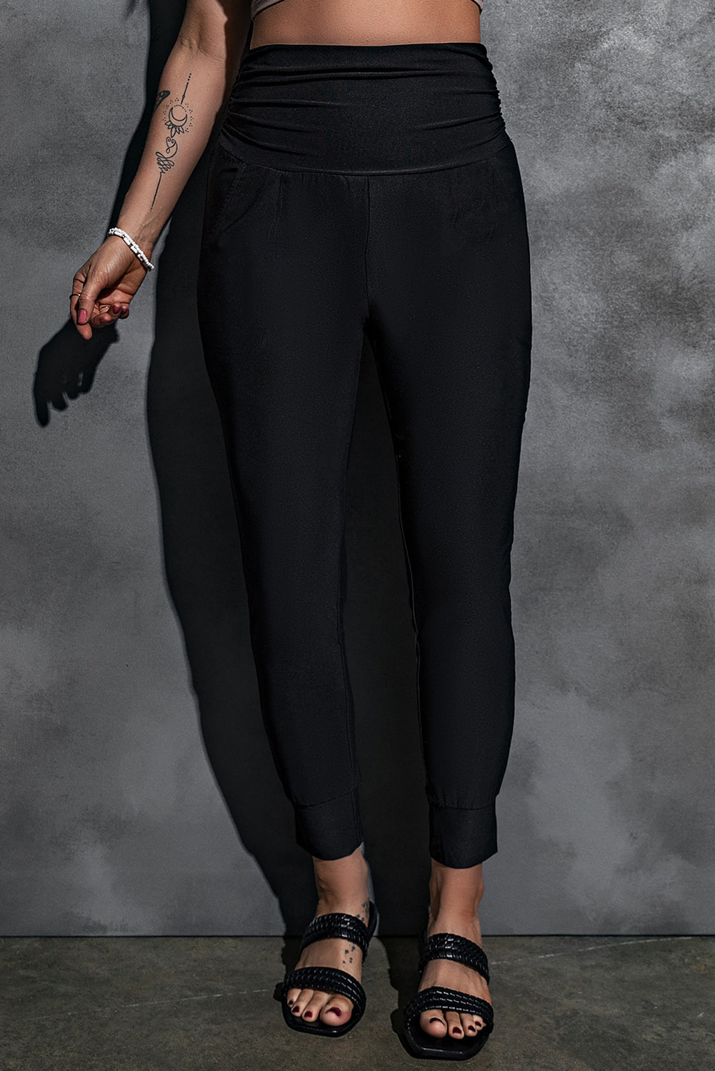 Stylish Women's Black High Waist Pleated Leggings with Pockets - Comfortable Everyday Essential for Active Lifestyle