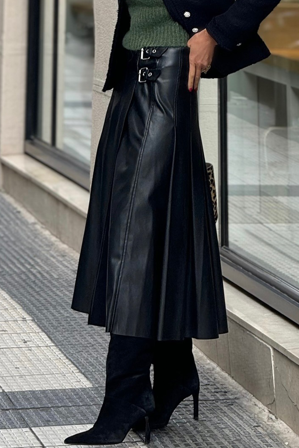 Chic Black Faux Leather Midi Skirt for Women with Retro Buckle and Pleated Flare - Effortless Stylish Look