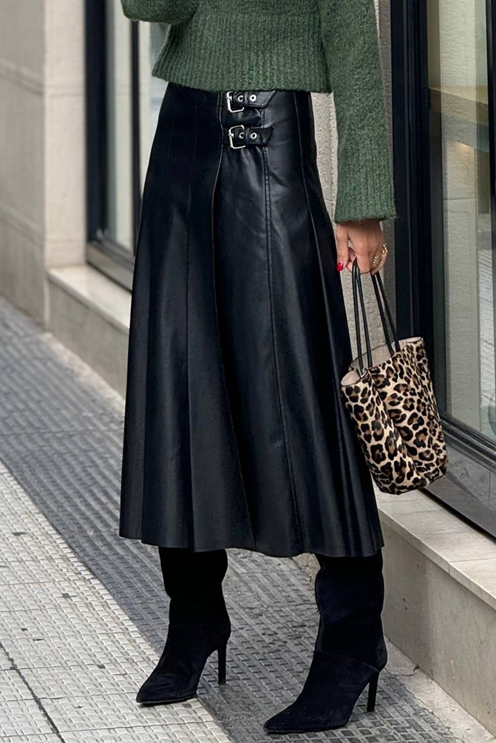 Chic Black Faux Leather Midi Skirt for Women with Retro Buckle and Pleated Flare - Effortless Stylish Look