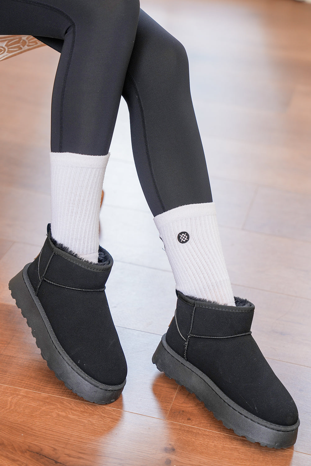 Women's Cozy Black Faux Fur-Lined Suede Ankle Snow Boots for Stylish Winter Comfort and Warmth