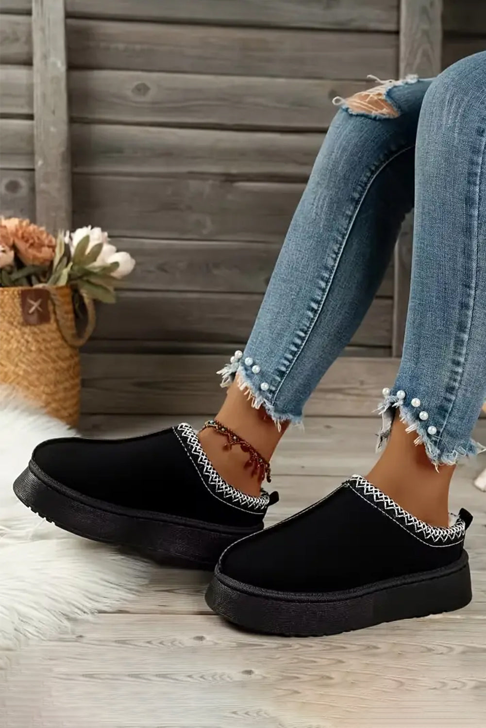 Women's Black Contrast Print Plush Lined Snow Boots - Cozy Suede Winter Footwear for Cold Weather Adventures