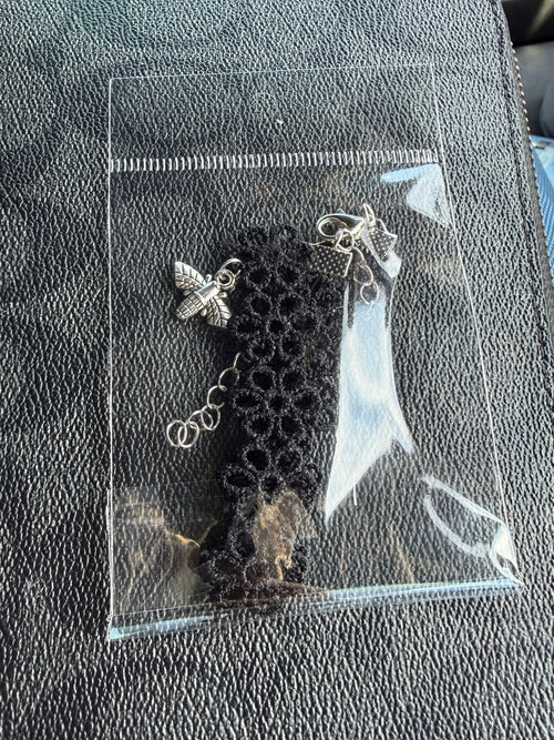 Bee pendant flower lace choker necklace
