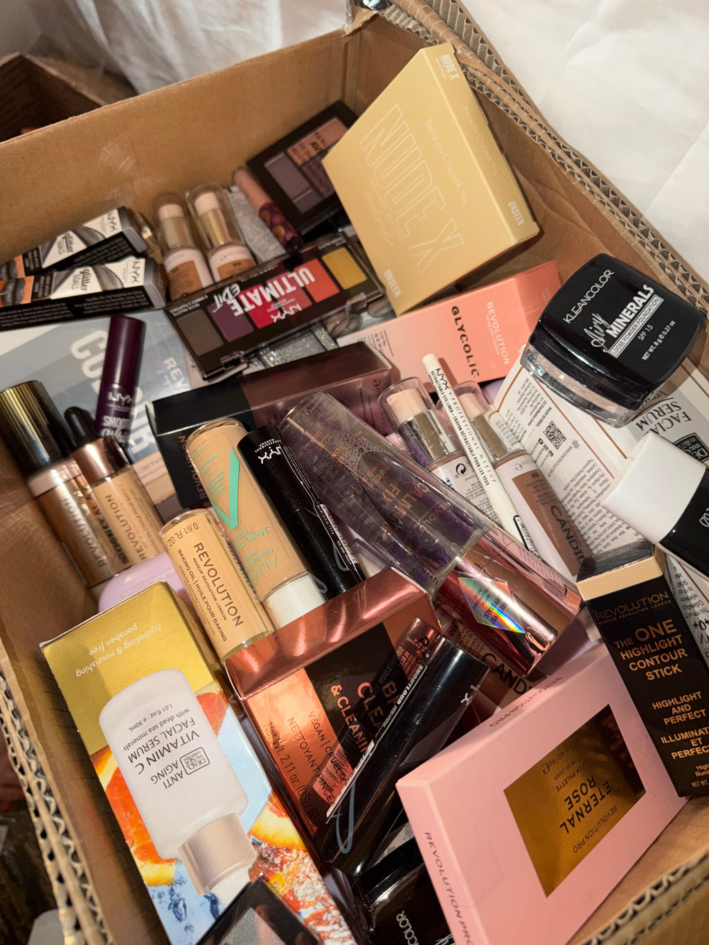 Mystery Box Makeup/skincare/ jewelry/ accessories & more
