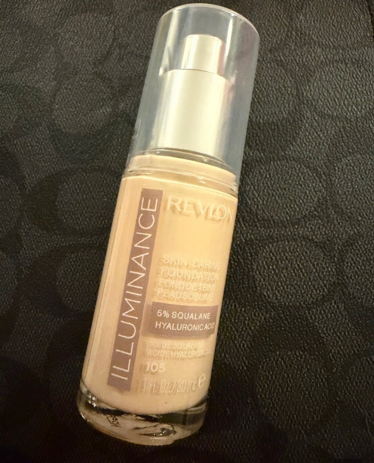Revlon Illuminance Skin Caring Foundation with hyaluronic  (Light cream ivory)