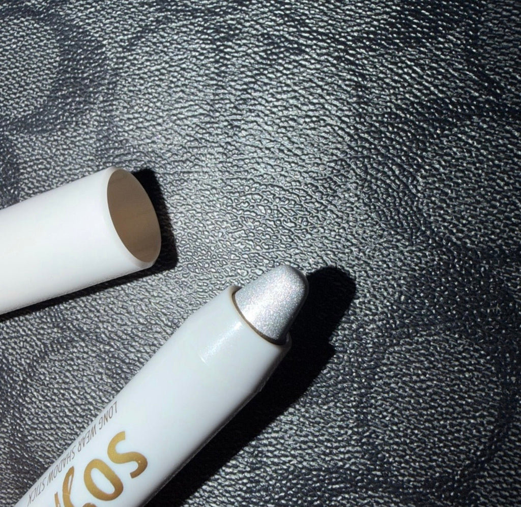 Long wear Silver Shimmery Eye Shadow Stick - platinum