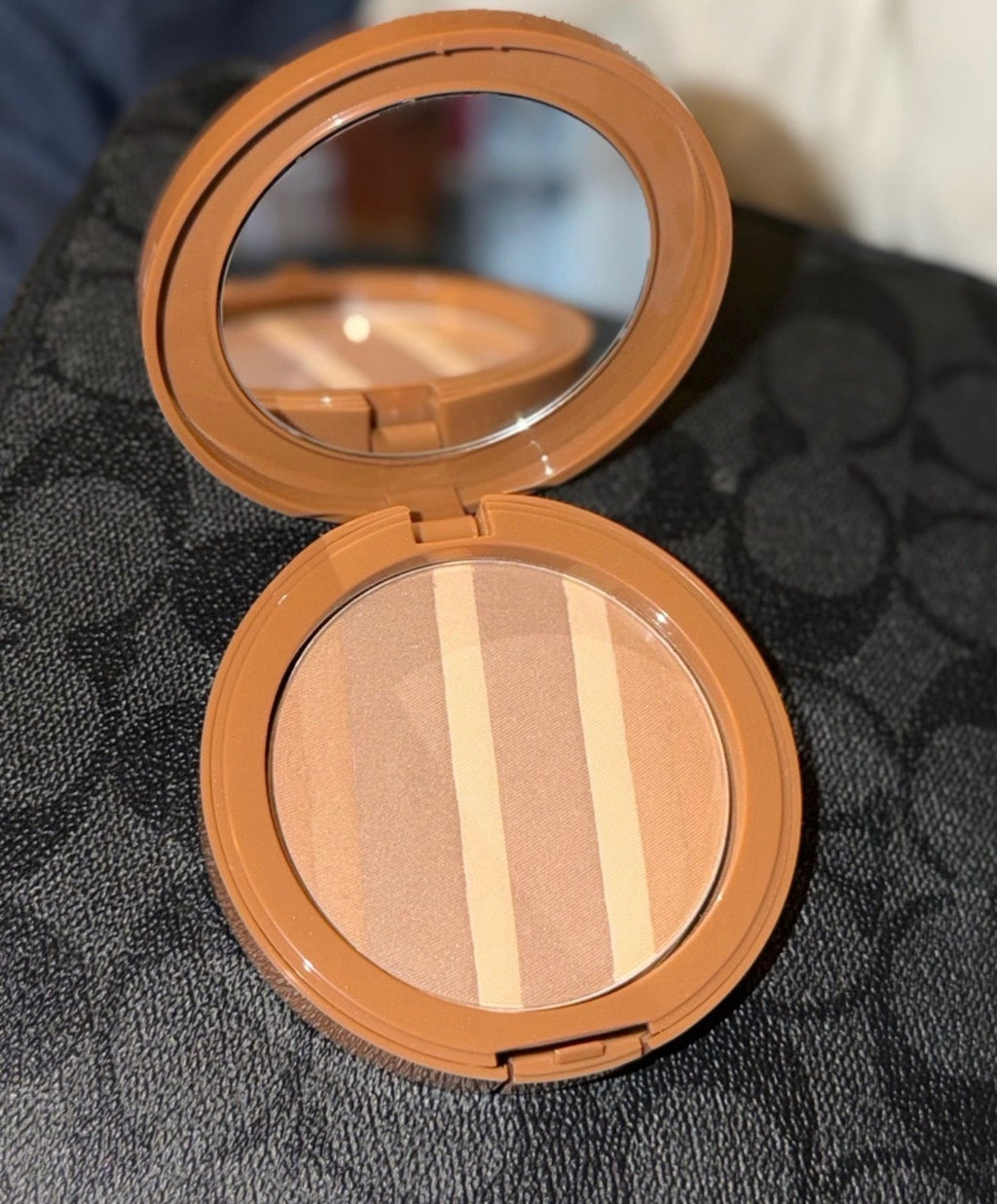 Bronze & highlight Shimmer powder- Neutral Bronze