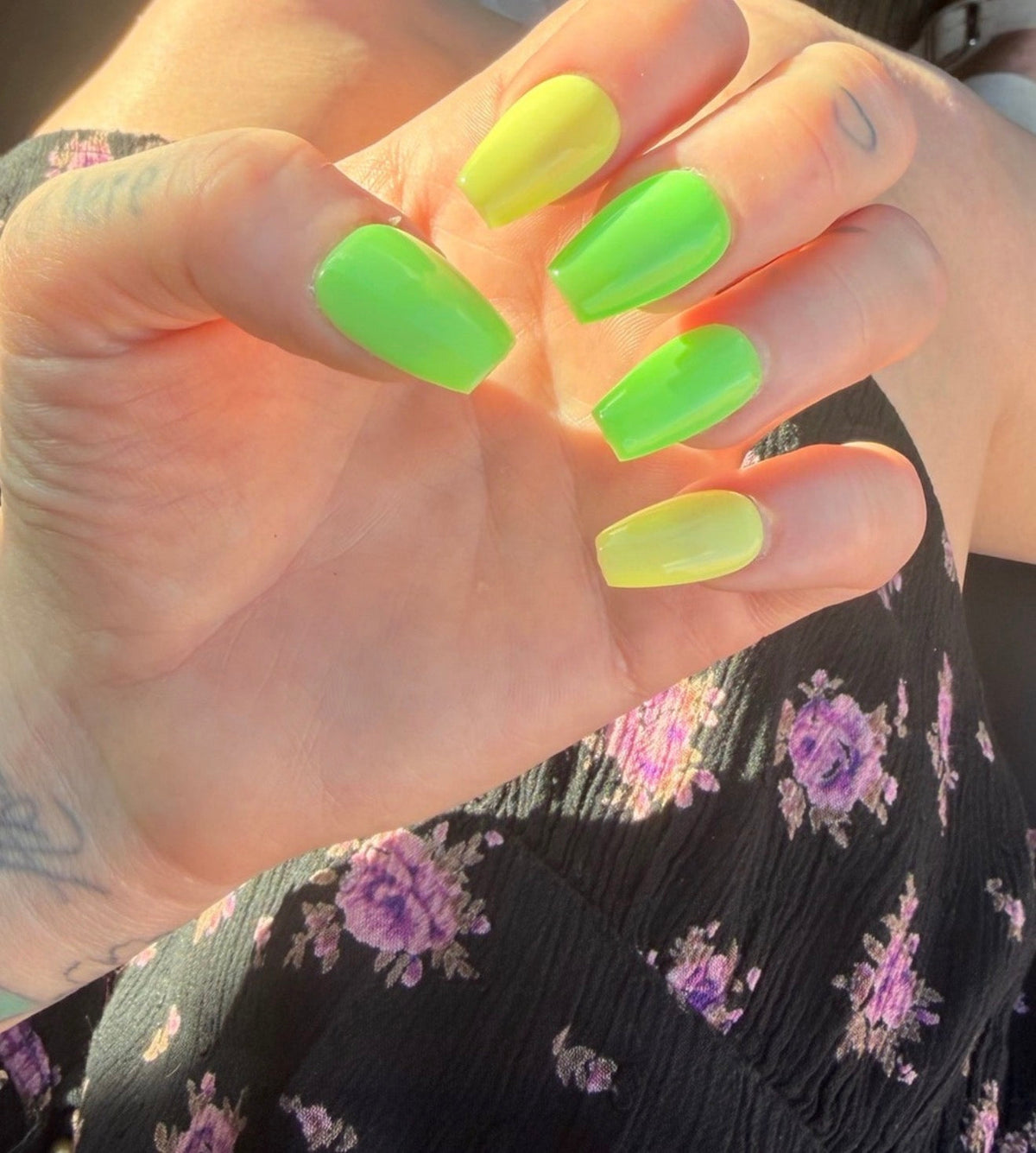 Neon aftershock Glow in the dark & black light effect
