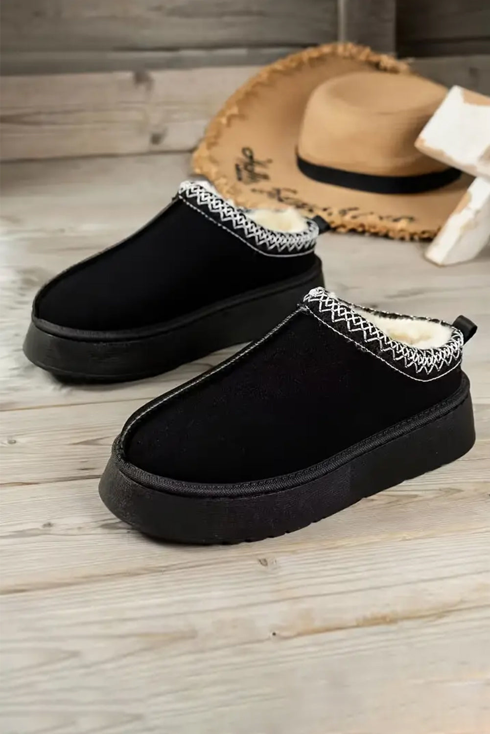 Women's Black Contrast Print Plush Lined Snow Boots - Cozy Suede Winter Footwear for Cold Weather Adventures