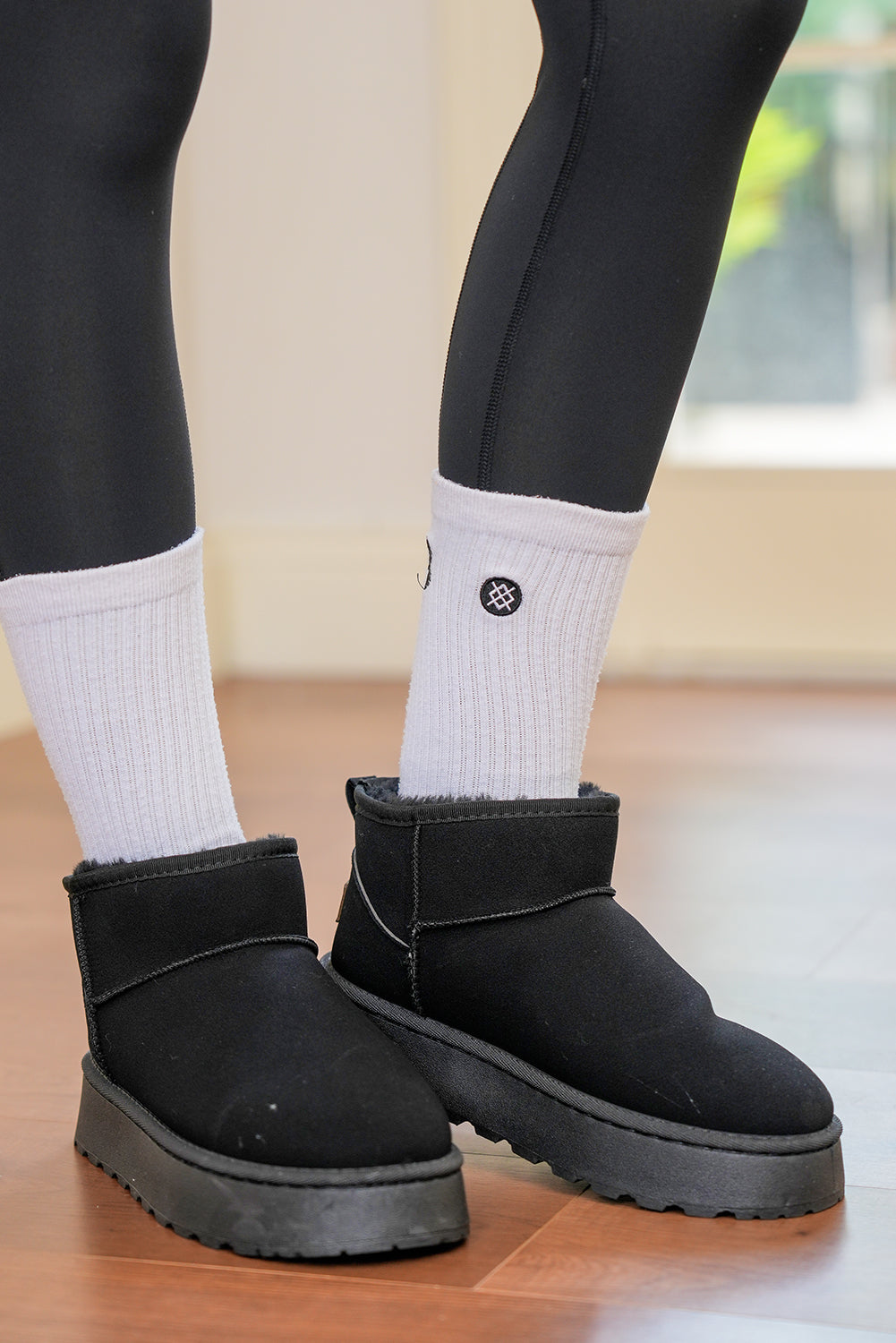 Women's Cozy Black Faux Fur-Lined Suede Ankle Snow Boots for Stylish Winter Comfort and Warmth