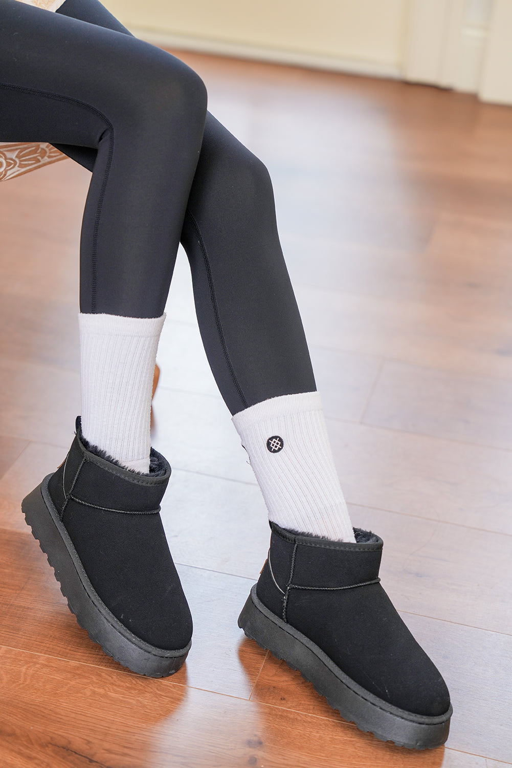 Women's Cozy Black Faux Fur-Lined Suede Ankle Snow Boots for Stylish Winter Comfort and Warmth