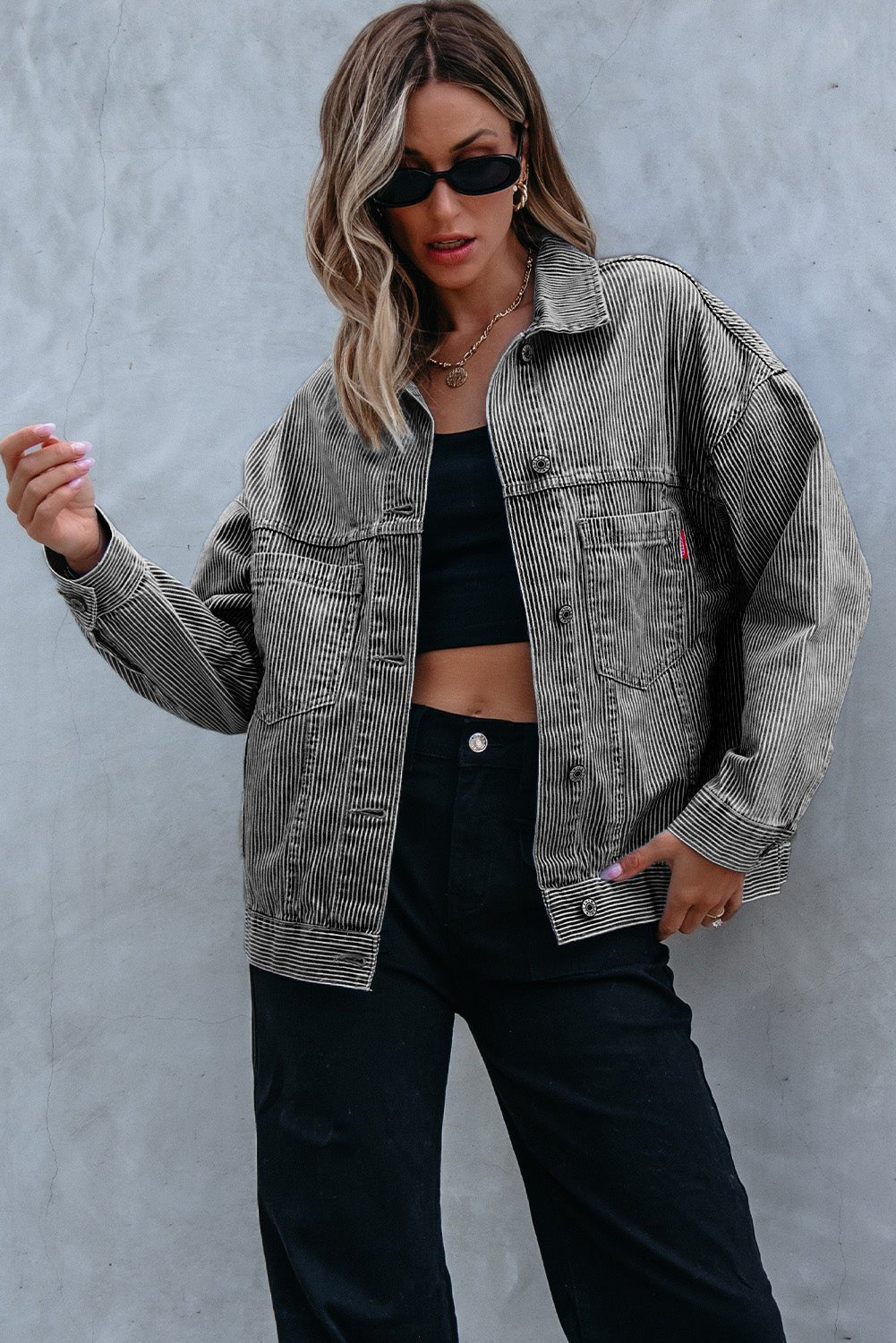 Chic Women's Oversized Blue Striped Denim Jacket with Pockets - Effortless Casual Outerwear for Trendy Everyday Style
