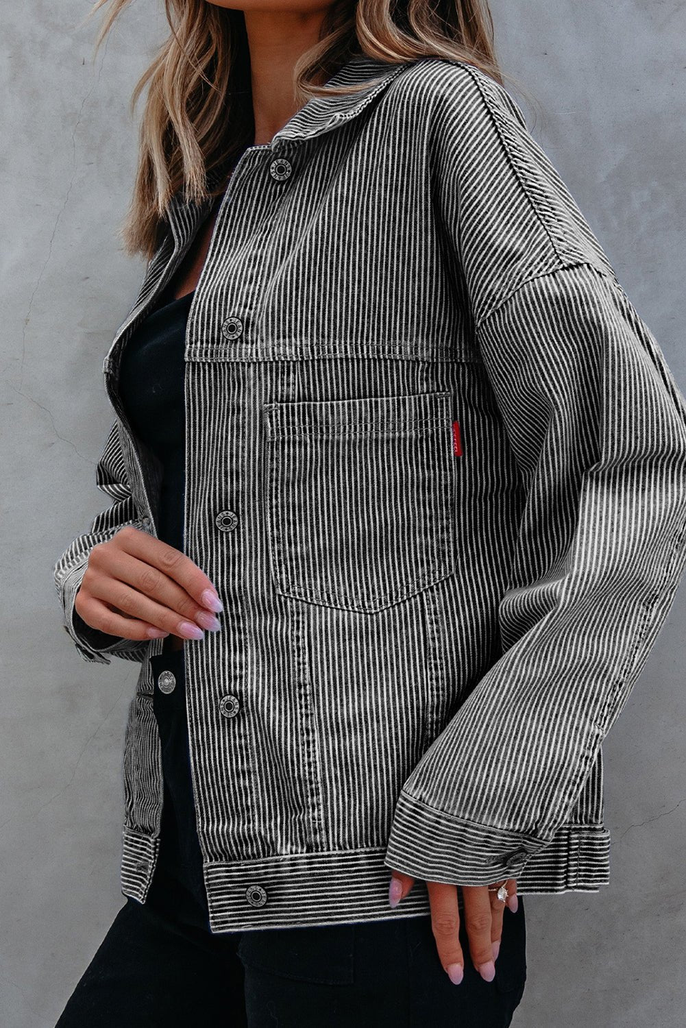 Chic Women's Oversized Blue Striped Denim Jacket with Pockets - Effortless Casual Outerwear for Trendy Everyday Style