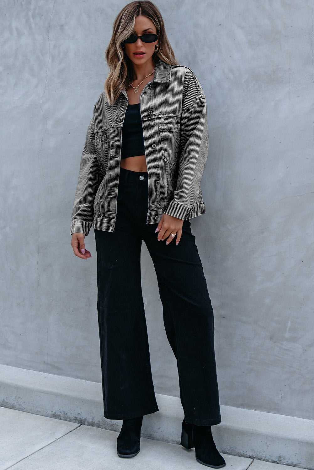 Chic Women's Oversized Blue Striped Denim Jacket with Pockets - Effortless Casual Outerwear for Trendy Everyday Style