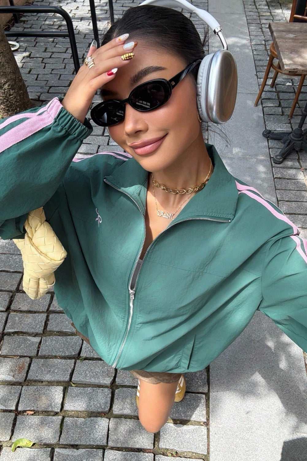 Women's Cozy Bow Embroidered Zip-Up Sweatshirt Jacket in Stylish Fit for Casual Chic Outfits - Perfect for Everyday Wear