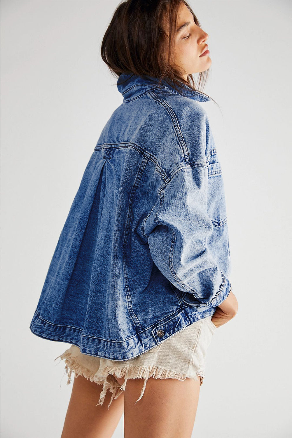 Trendy Women's Oversized Dark Blue Denim Jacket with Functional Pockets for Casual Everyday Wear