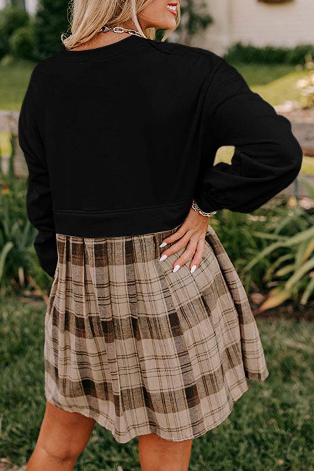 Stylish Women's Plaid T-Shirt Dress in Relaxed Fit Ideal for Casual Outings and Summer Gatherings
