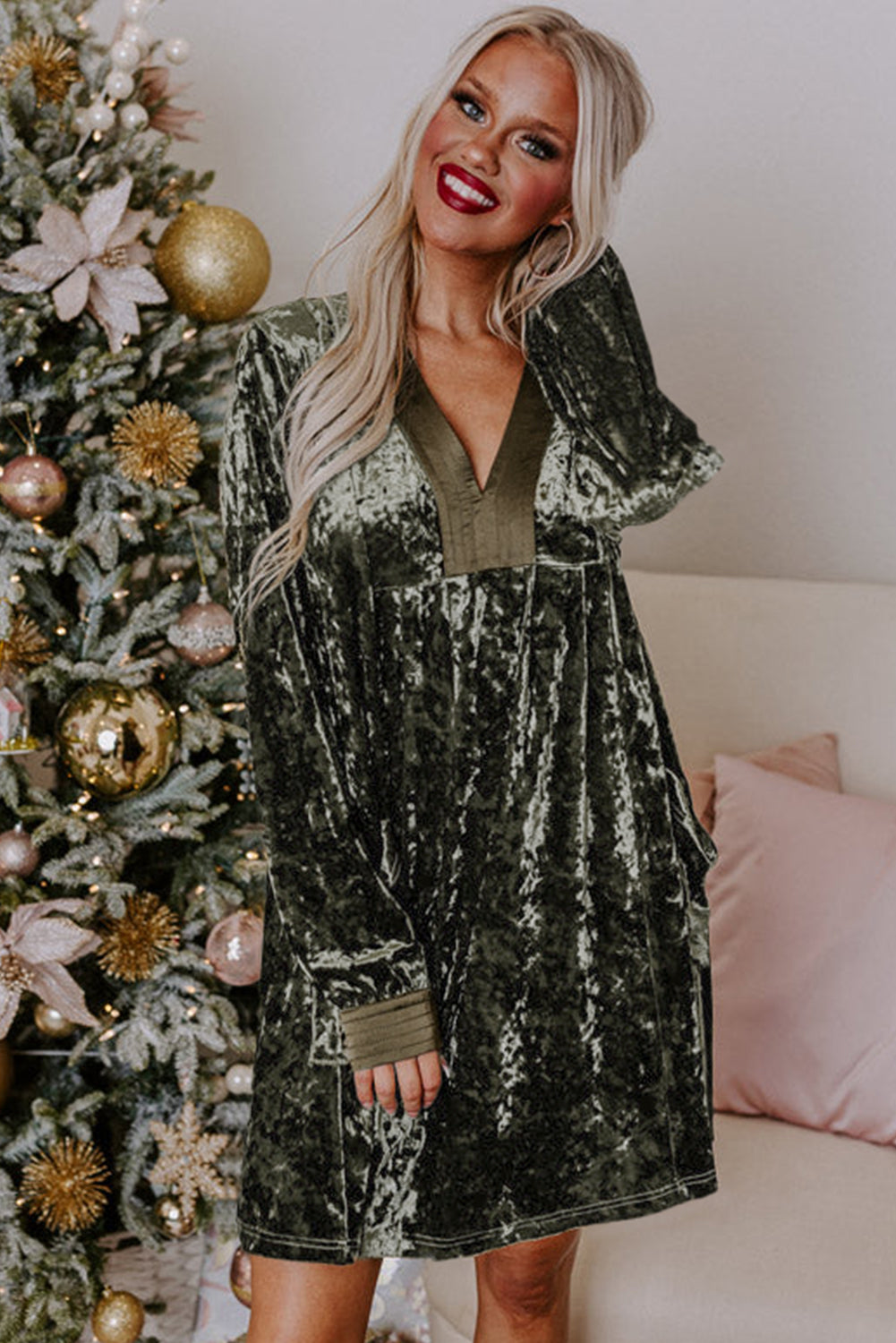 Chic Women's Jungle Green Velvet V-Neck Dress with Pockets - Relaxed Fit, Perfect for Any Occasion