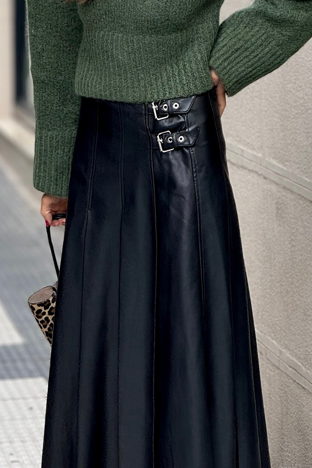 Chic Black Faux Leather Midi Skirt for Women with Retro Buckle and Pleated Flare - Effortless Stylish Look