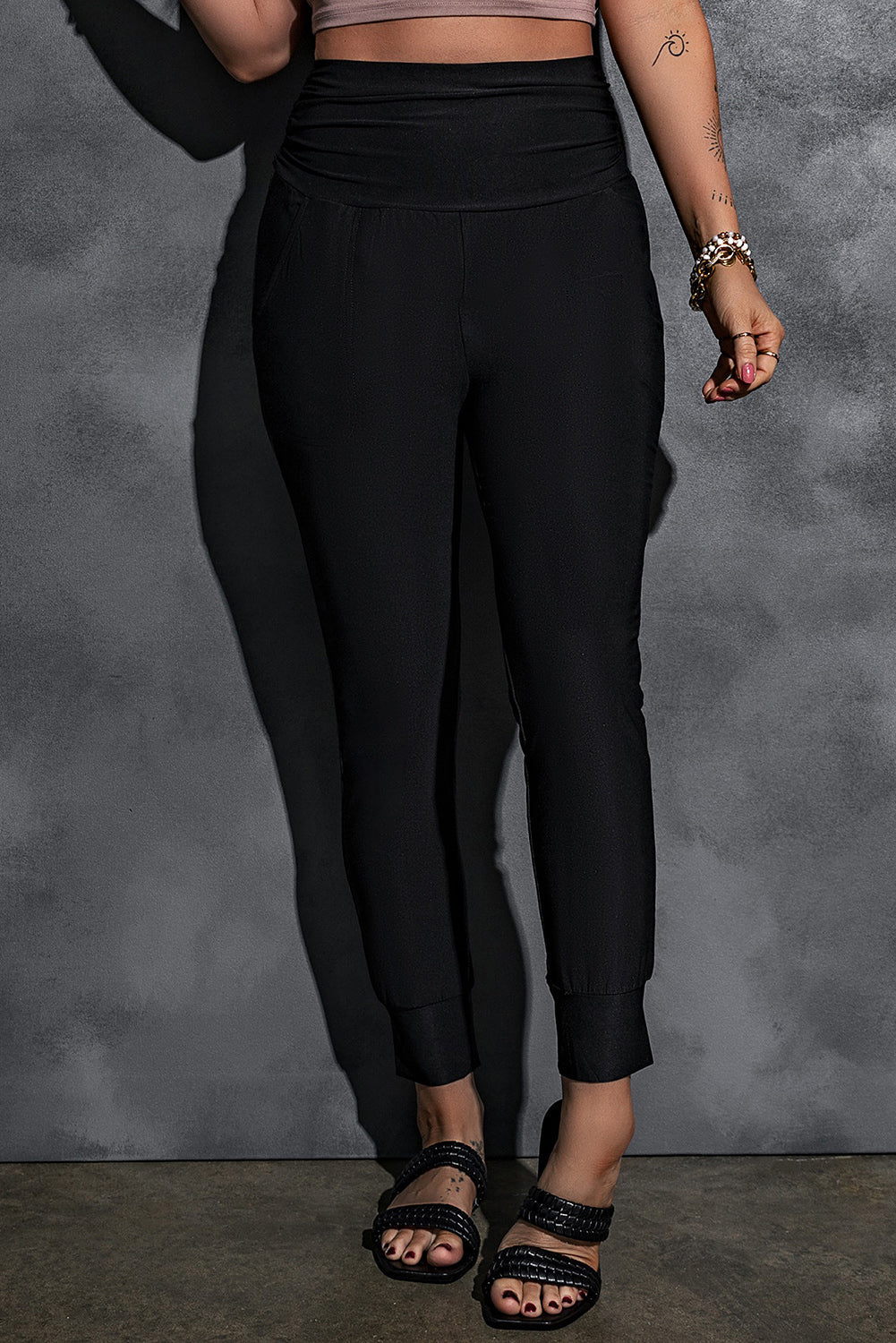 Stylish Women's Black High Waist Pleated Leggings with Pockets - Comfortable Everyday Essential for Active Lifestyle