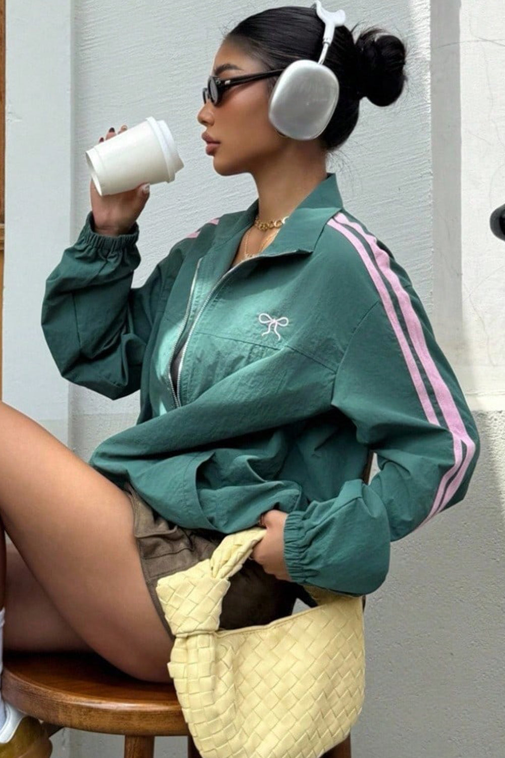 Women's Cozy Bow Embroidered Zip-Up Sweatshirt Jacket in Stylish Fit for Casual Chic Outfits - Perfect for Everyday Wear