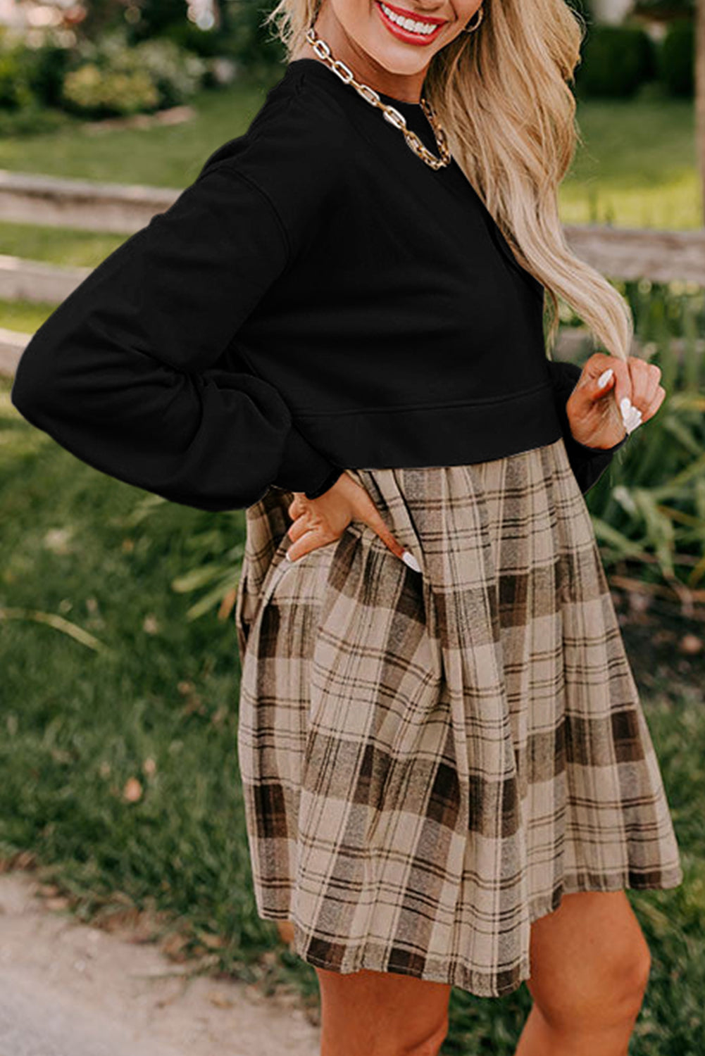 Stylish Women's Plaid T-Shirt Dress in Relaxed Fit Ideal for Casual Outings and Summer Gatherings