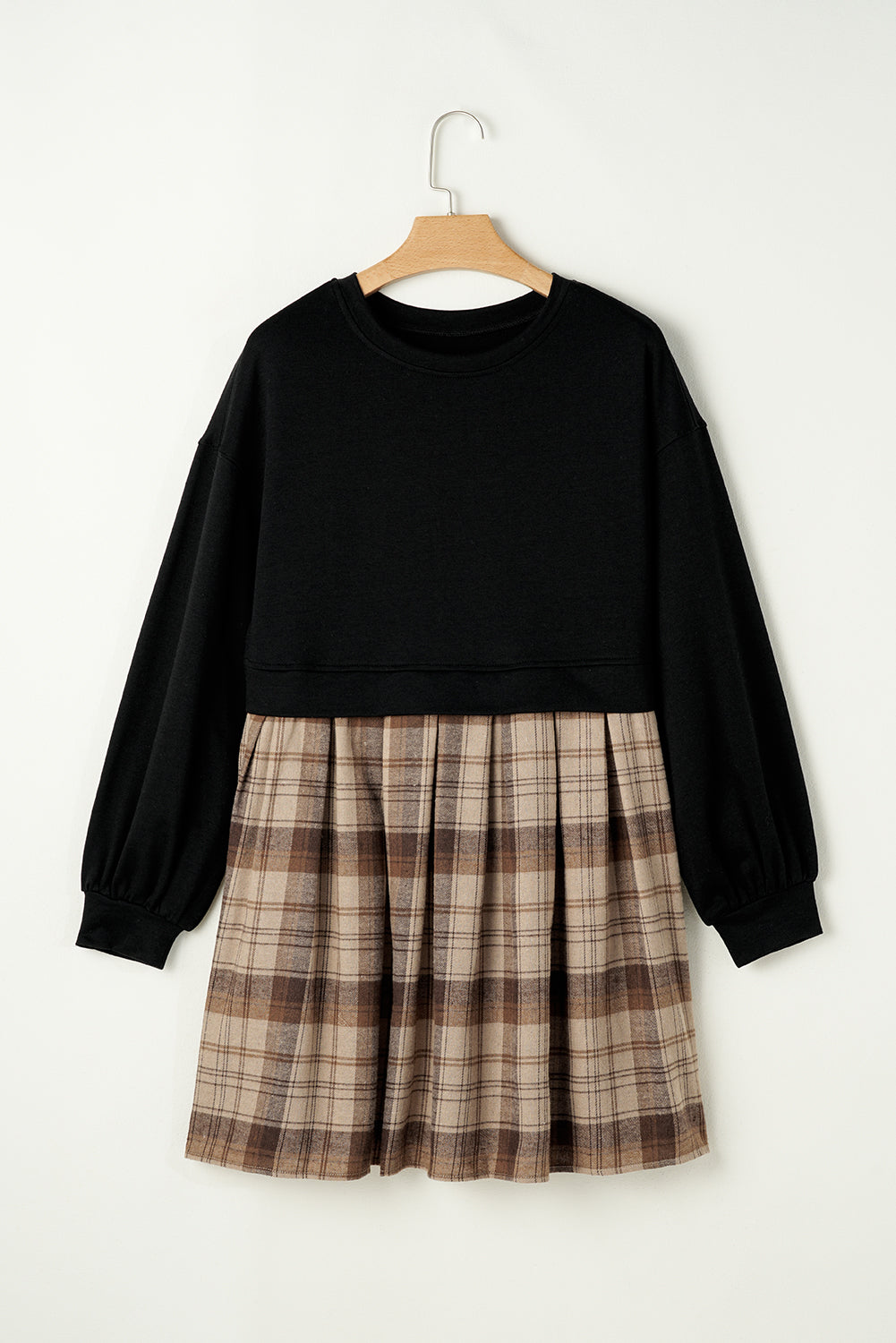 Stylish Women's Plaid T-Shirt Dress in Relaxed Fit Ideal for Casual Outings and Summer Gatherings