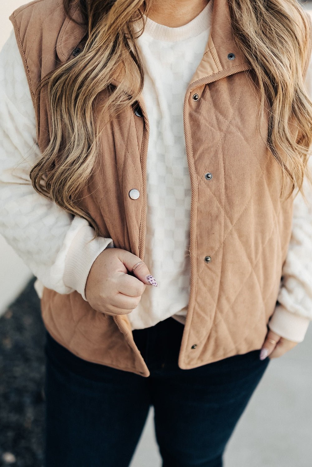 Plus Size Women's Camel Quilted Vest Jacket - Cozy Snap Button Outerwear for Trendy Fall Fashion