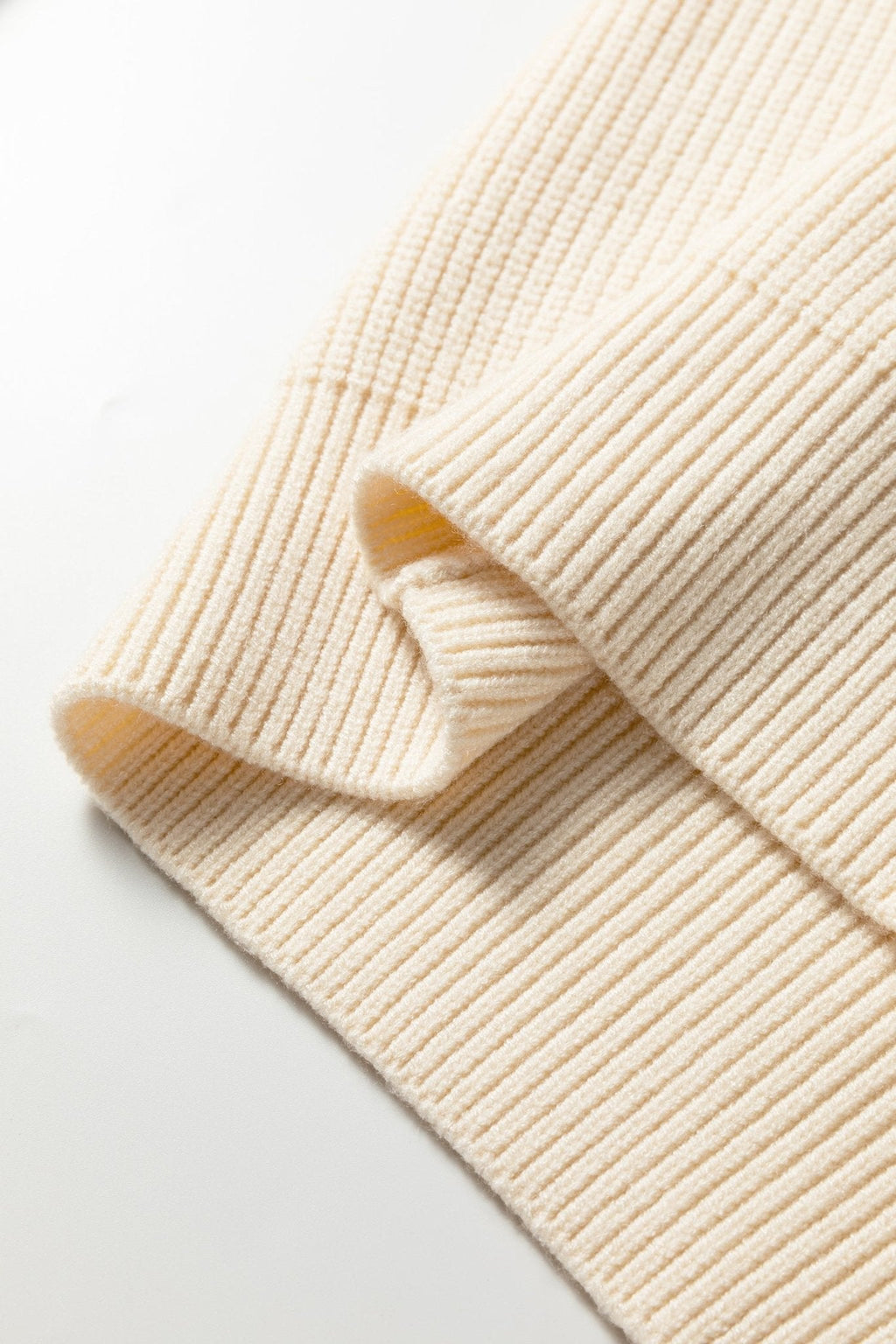 Women's Jet Stream V-Back Ribbon Detail Ribbed Knit Sweater